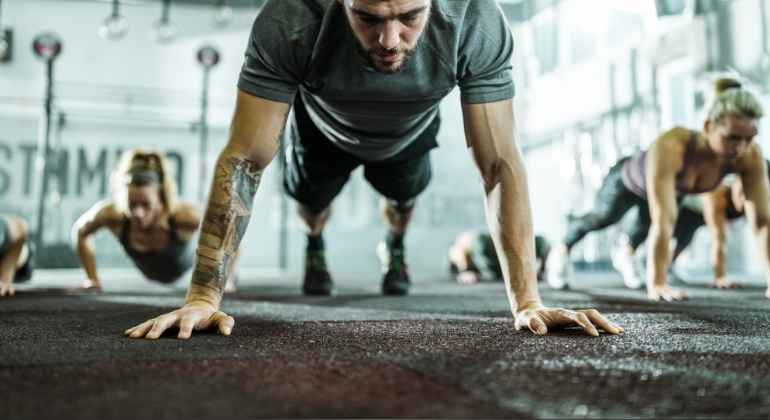 Gummibodenbelag für Fitnessstudios: die ideale Wahl für Ihren Fitnessbereich 3 Instandhaltung des Gummibodens in der Turnhalle