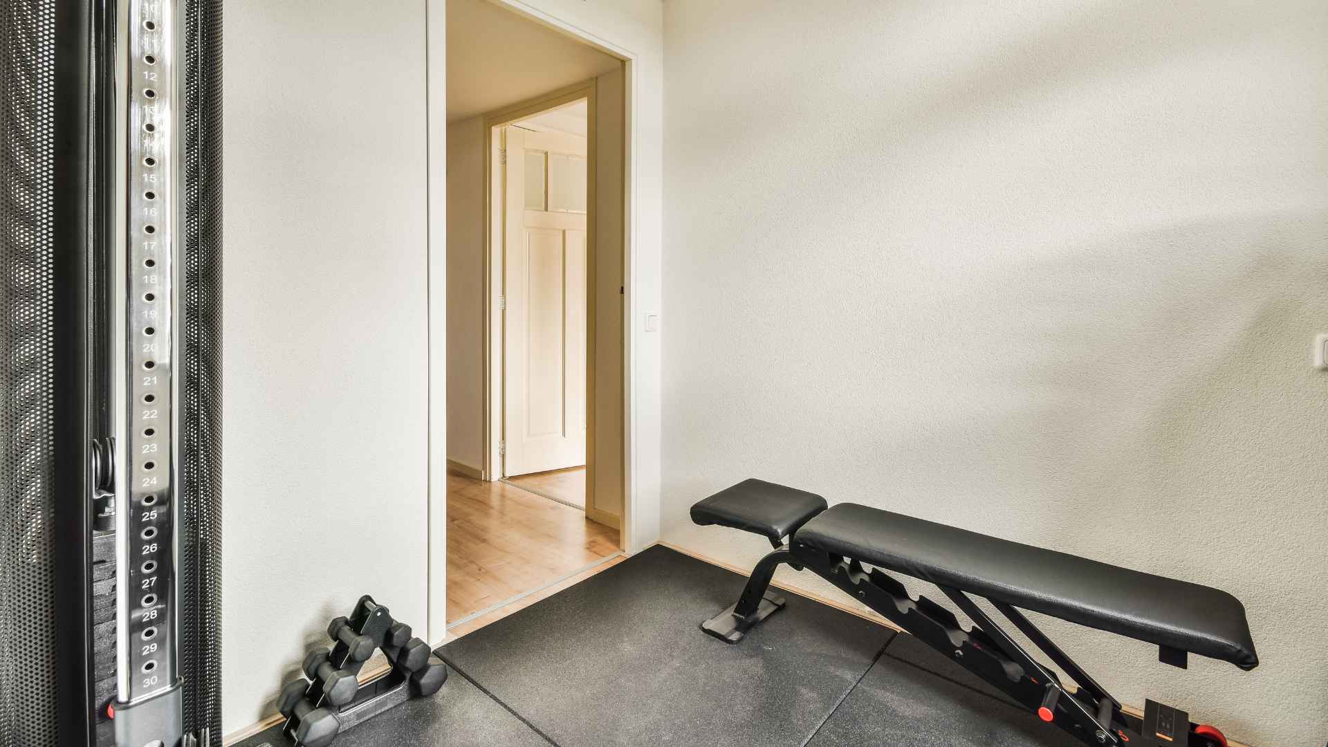 Platten aus Recyclinggummi für den Boden Ihres Heim-Fitnessstudios