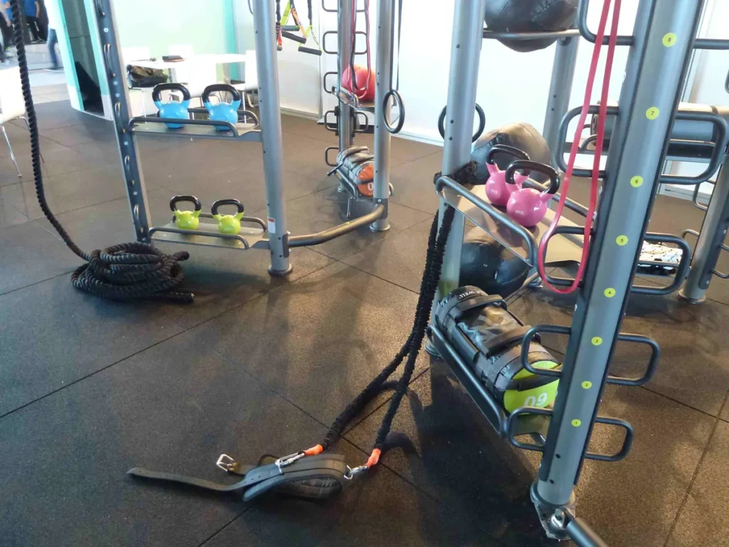 Pavimentazione ECO-GYM in palestra attrezzata per training funzionale