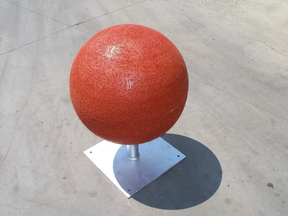 ECO-BALL 10 ECO-BALL rossa completa con supporto metallico e piastra di ancoraggio