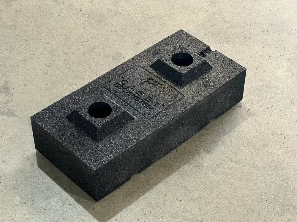ECO-BALLAST 3 Black ECO-BALLAST ballast made of recycled rubber, shown in perspective