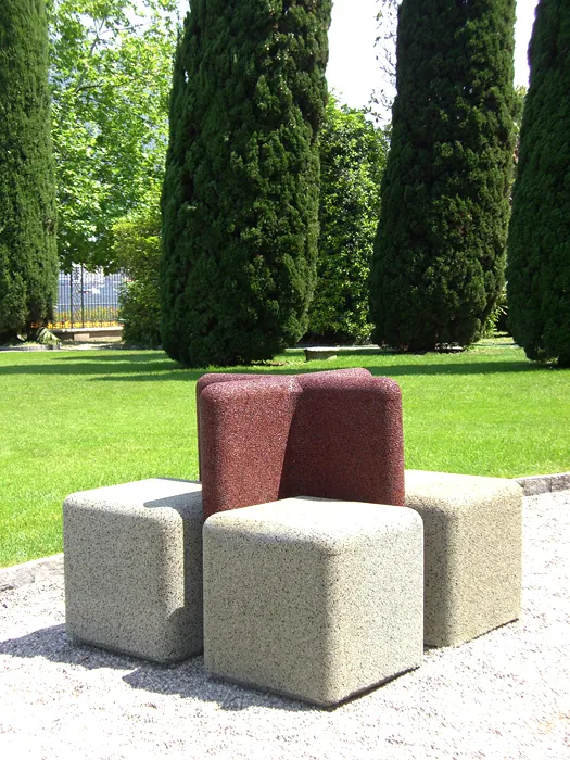 ECO-URBAN 10 Dettaglio della panchina ECO-BENCHES con sedute e schienale centrale