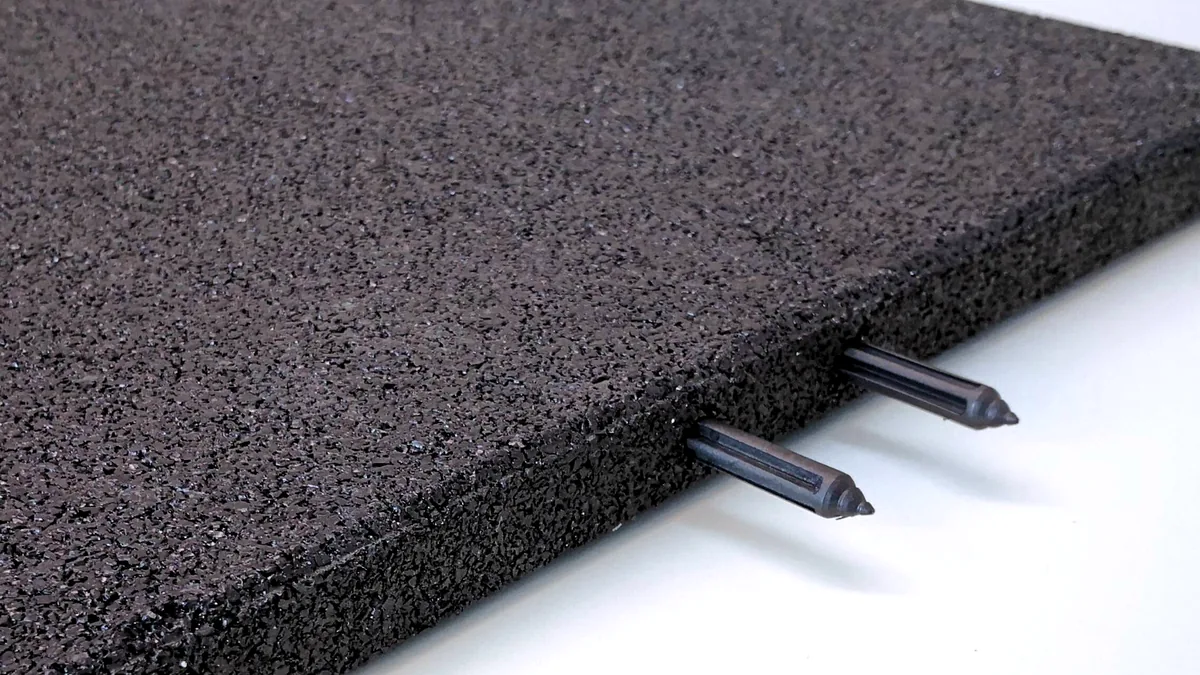 Detailansicht des Verbindungssystems mit Stiften zwischen den ECO-BOX-Platten