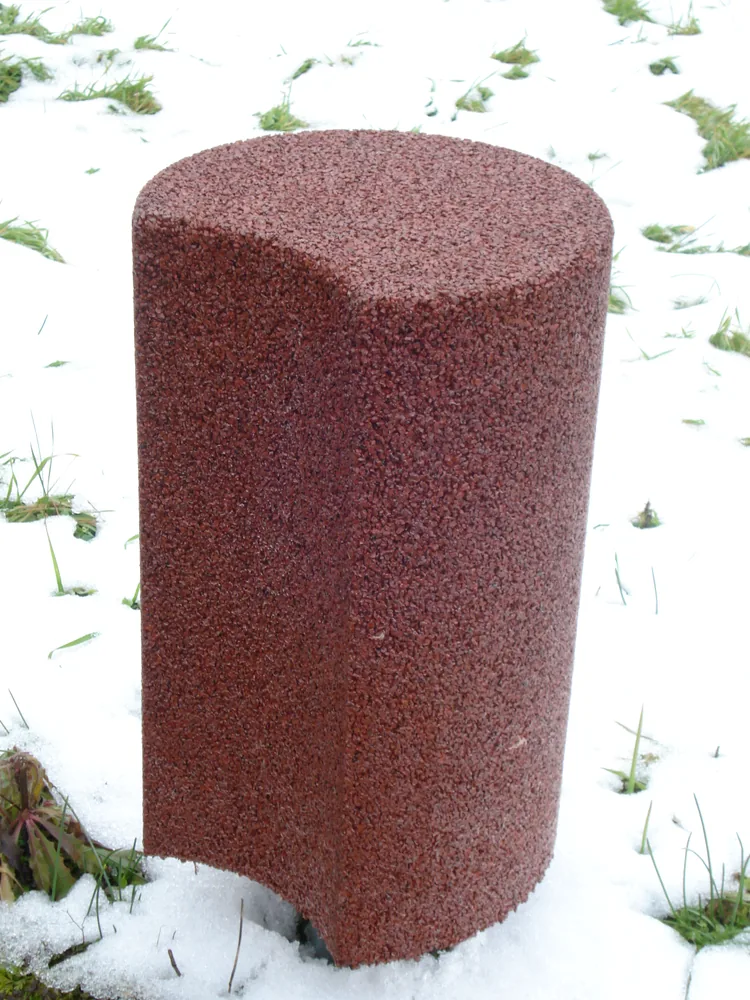 ECO-DRUM SLIM 1 Elemento cilindrico ECO-DRUM SLIM rosso su terreno innevato