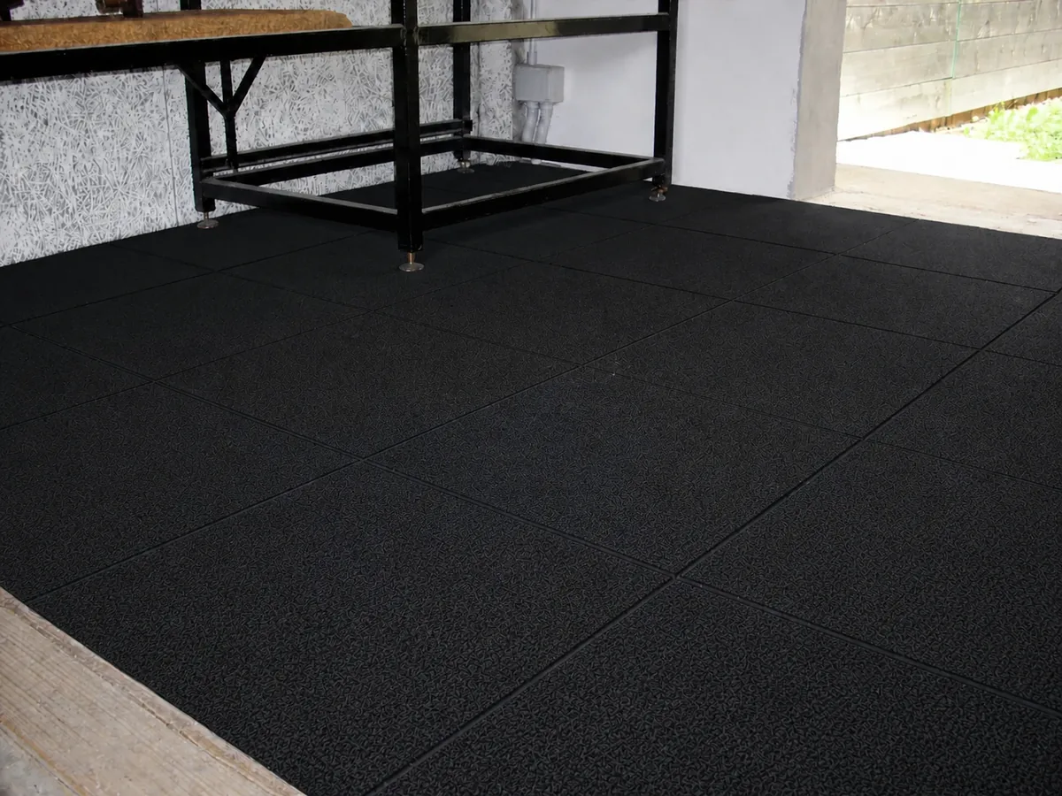 ECO-TRAP 6 Detailansicht der im Schussbereich verlegten ECO-TRAP-Modulplatten