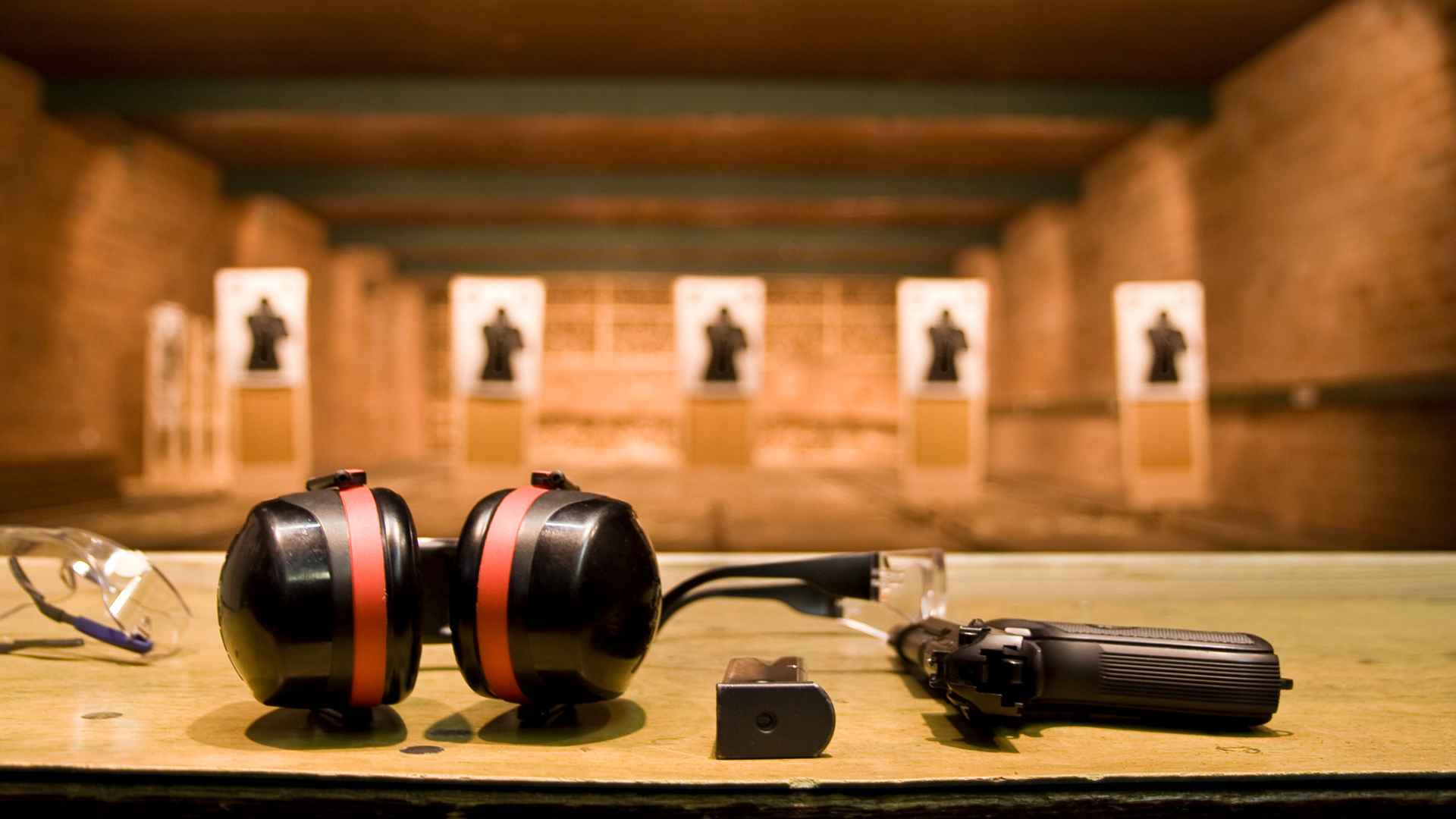 ECO-BULLET 2 Poligono di tiro con postazioni e bersagli